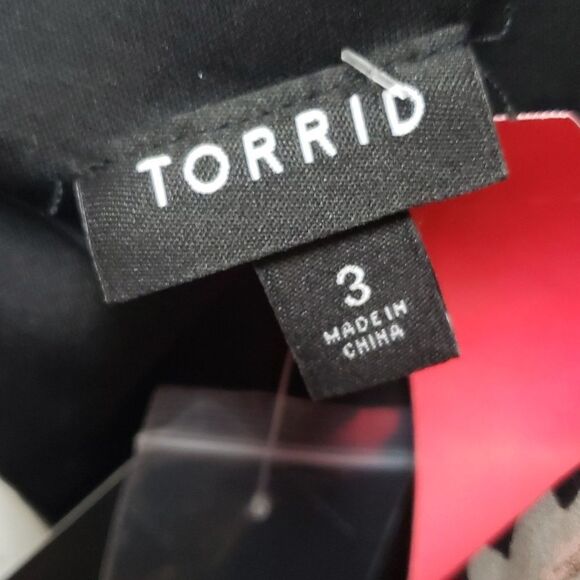 Torrid top  - Picture 2 of 4
